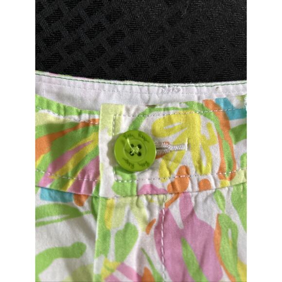 Lilly Pulitzer Buttercup Double Trouble Hawaiian Print Scalloped Hem Shorts 2 - Picture 2 of 7